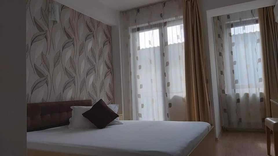 Hotel Story Târgu Jiu Exteriör bild