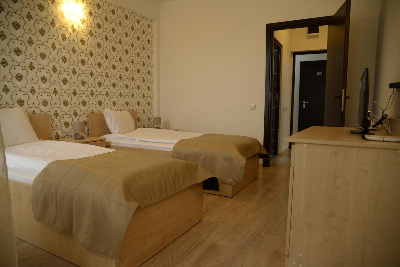 Hotel Story Târgu Jiu Exteriör bild