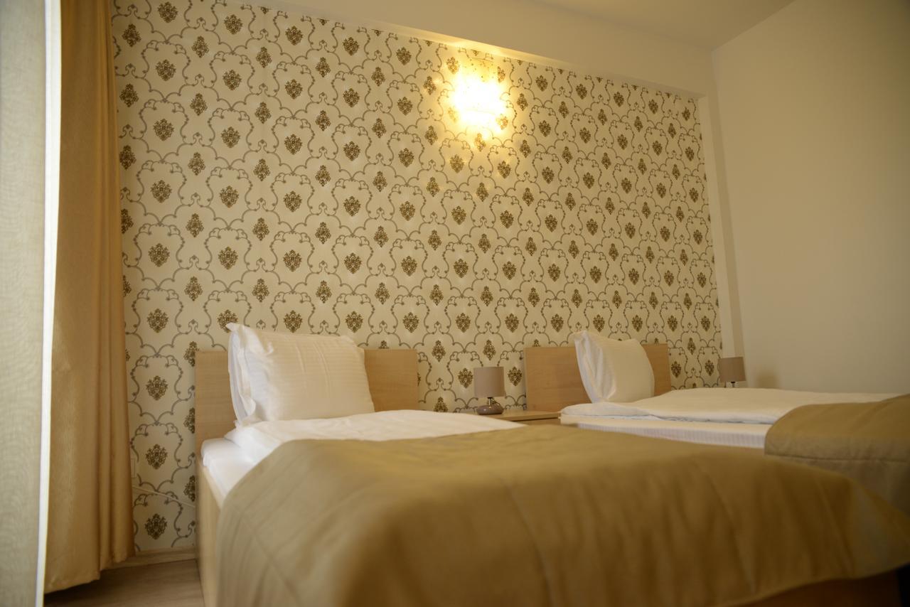 Hotel Story Târgu Jiu Exteriör bild